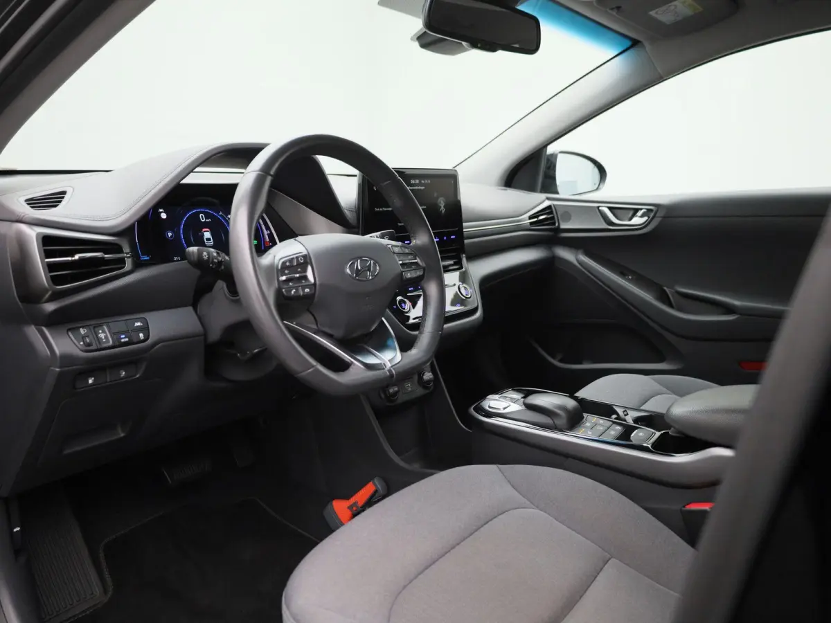 Comfort EV 38 kWh | SOH 100% | APPLE CARPLAY | ANDROID AUTO | ACHTERUITRIJCAMERA | STOELVERWARMING | ADAPTIVE CRUISE CONTROL | CLIMATE CONTROL | GETINTE RUITEN | INFINITY GELUIDSSYSTEEM |