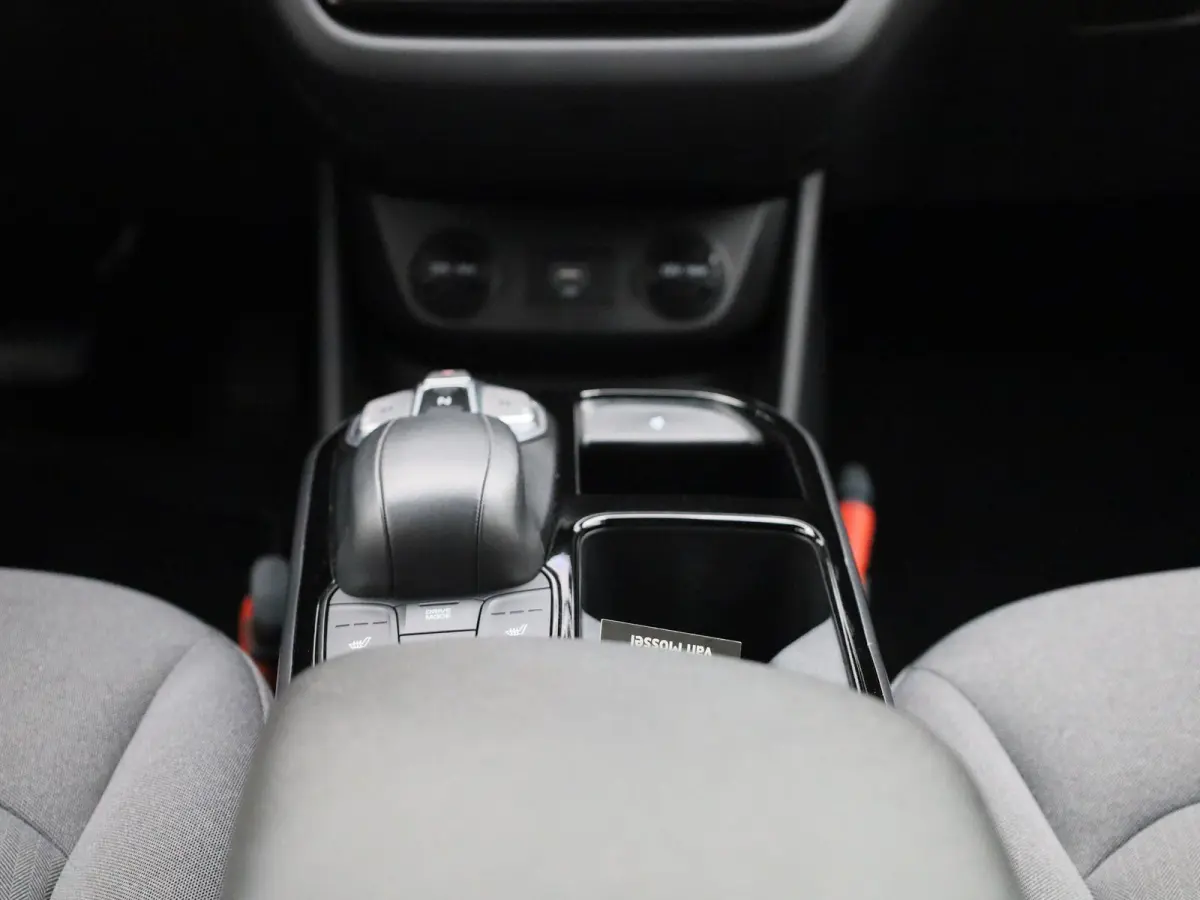 Comfort EV 38 kWh | SOH 100% | APPLE CARPLAY | ANDROID AUTO | ACHTERUITRIJCAMERA | STOELVERWARMING | ADAPTIVE CRUISE CONTROL | CLIMATE CONTROL | GETINTE RUITEN | INFINITY GELUIDSSYSTEEM |