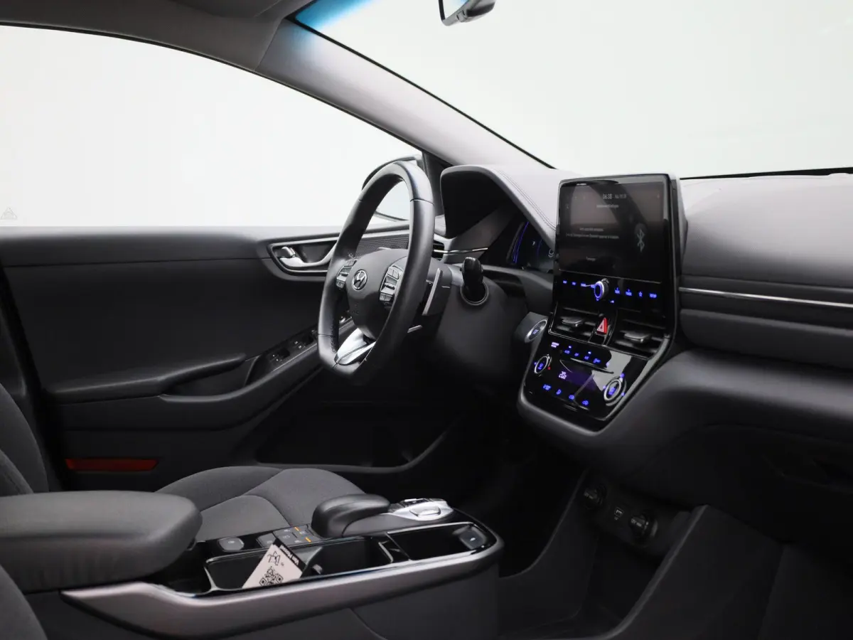 Comfort EV 38 kWh | SOH 100% | APPLE CARPLAY | ANDROID AUTO | ACHTERUITRIJCAMERA | STOELVERWARMING | ADAPTIVE CRUISE CONTROL | CLIMATE CONTROL | GETINTE RUITEN | INFINITY GELUIDSSYSTEEM |