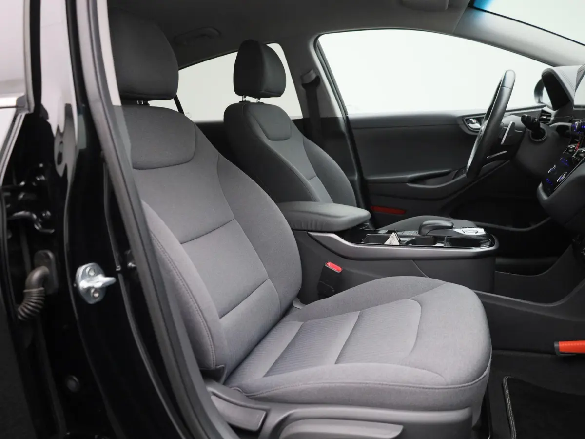 Comfort EV 38 kWh | SOH 100% | APPLE CARPLAY | ANDROID AUTO | ACHTERUITRIJCAMERA | STOELVERWARMING | ADAPTIVE CRUISE CONTROL | CLIMATE CONTROL | GETINTE RUITEN | INFINITY GELUIDSSYSTEEM |