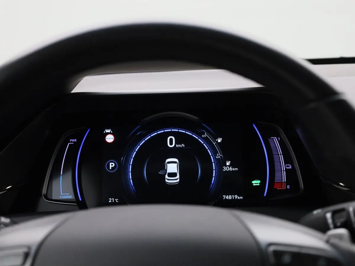 Comfort EV 38 kWh | SOH 100% | APPLE CARPLAY | ANDROID AUTO | ACHTERUITRIJCAMERA | STOELVERWARMING | ADAPTIVE CRUISE CONTROL | CLIMATE CONTROL | GETINTE RUITEN | INFINITY GELUIDSSYSTEEM |
