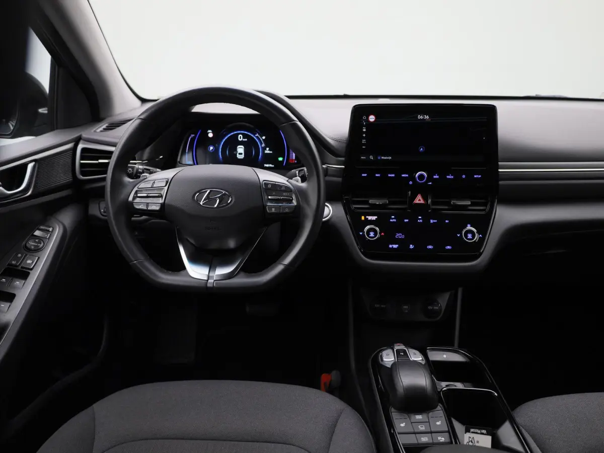 Comfort EV 38 kWh | SOH 100% | APPLE CARPLAY | ANDROID AUTO | ACHTERUITRIJCAMERA | STOELVERWARMING | ADAPTIVE CRUISE CONTROL | CLIMATE CONTROL | GETINTE RUITEN | INFINITY GELUIDSSYSTEEM |