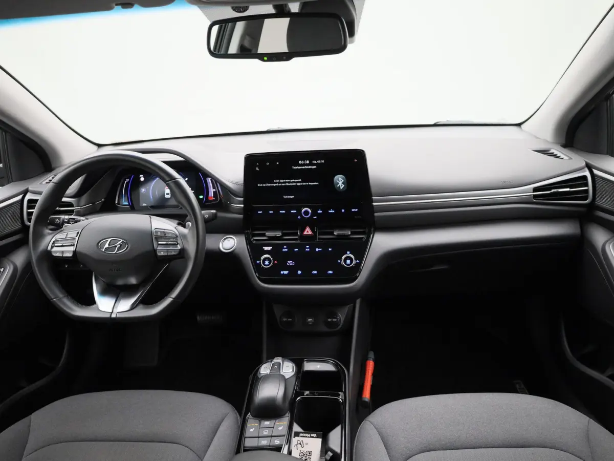 Comfort EV 38 kWh | SOH 100% | APPLE CARPLAY | ANDROID AUTO | ACHTERUITRIJCAMERA | STOELVERWARMING | ADAPTIVE CRUISE CONTROL | CLIMATE CONTROL | GETINTE RUITEN | INFINITY GELUIDSSYSTEEM |