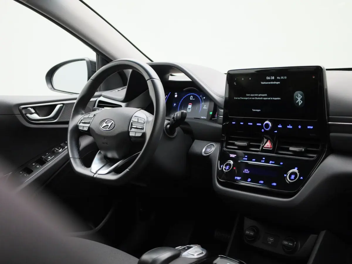 Comfort EV 38 kWh | SOH 100% | APPLE CARPLAY | ANDROID AUTO | ACHTERUITRIJCAMERA | STOELVERWARMING | ADAPTIVE CRUISE CONTROL | CLIMATE CONTROL | GETINTE RUITEN | INFINITY GELUIDSSYSTEEM |