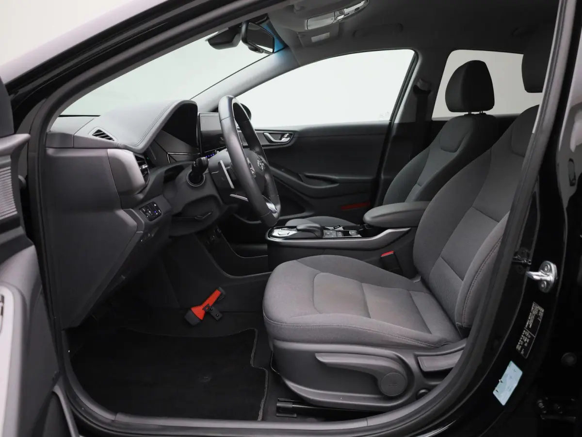 Comfort EV 38 kWh | SOH 100% | APPLE CARPLAY | ANDROID AUTO | ACHTERUITRIJCAMERA | STOELVERWARMING | ADAPTIVE CRUISE CONTROL | CLIMATE CONTROL | GETINTE RUITEN | INFINITY GELUIDSSYSTEEM |
