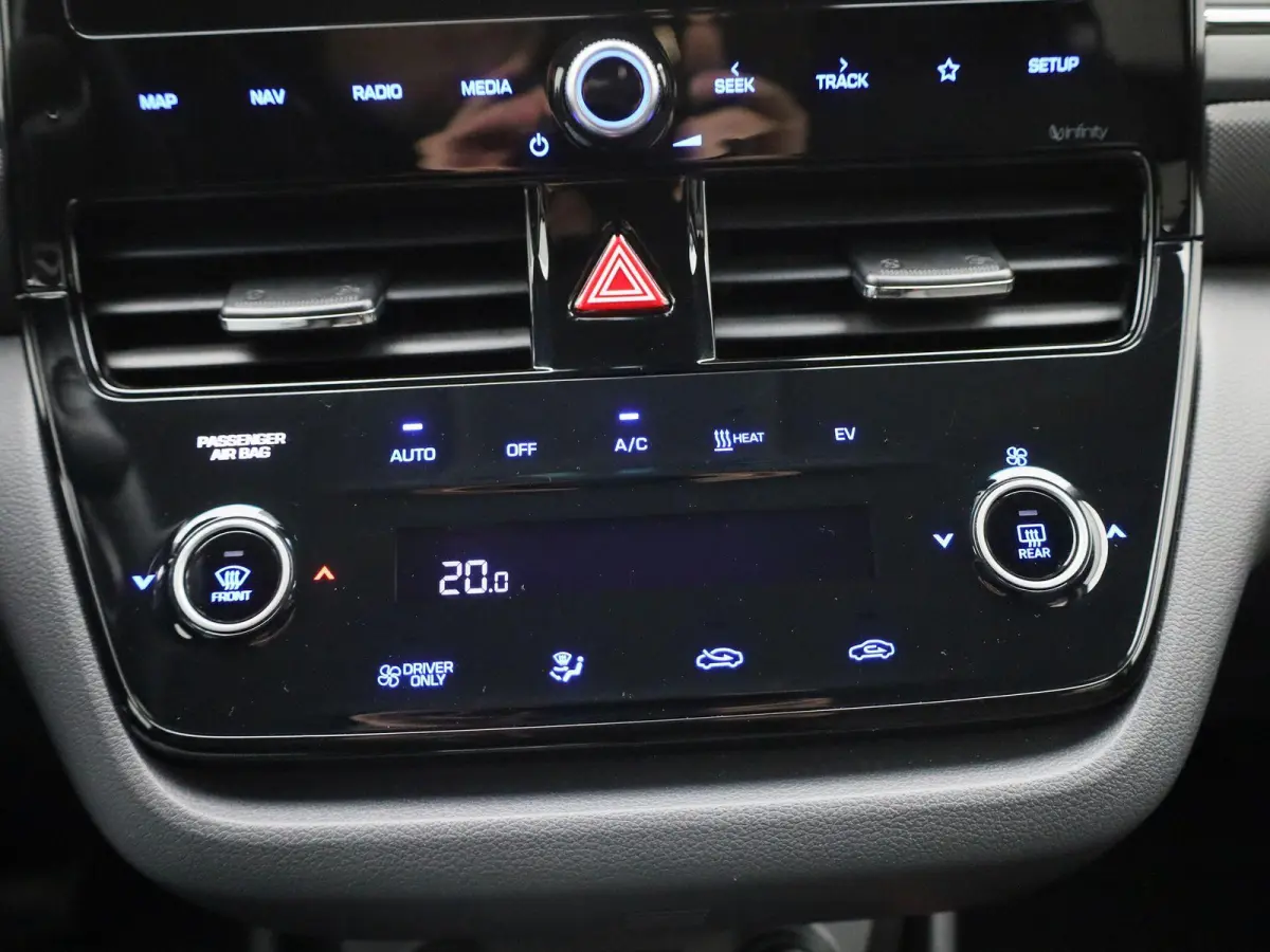 Comfort EV 38 kWh | SOH 100% | APPLE CARPLAY | ANDROID AUTO | ACHTERUITRIJCAMERA | STOELVERWARMING | ADAPTIVE CRUISE CONTROL | CLIMATE CONTROL | GETINTE RUITEN | INFINITY GELUIDSSYSTEEM |