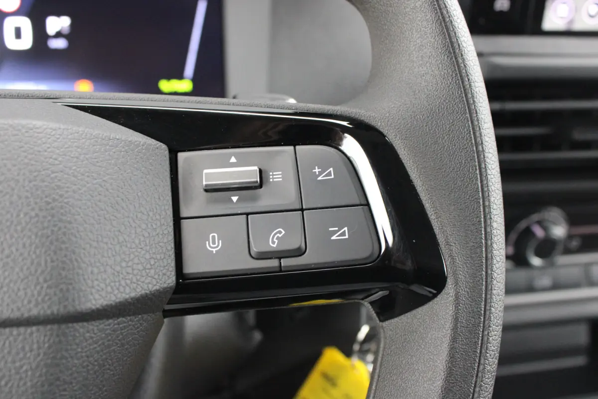 EV L3 Long 75 kWh | L3 Long | Fase 3 laden | SOH 100% | Nieuw model | 3-Zits | Navigatie | Camera |