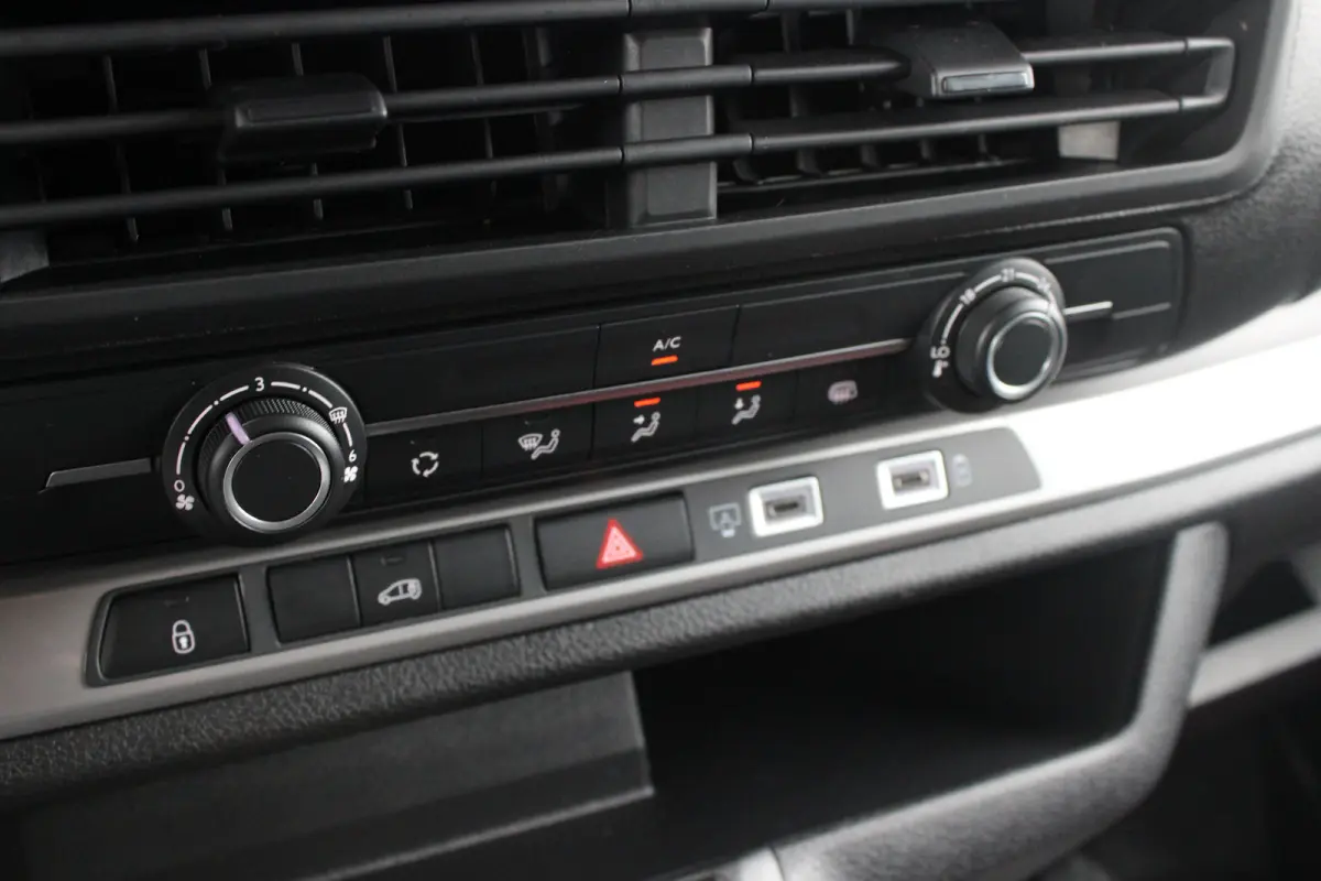 EV L3 Long 75 kWh | L3 Long | Fase 3 laden | SOH 100% | Nieuw model | 3-Zits | Navigatie | Camera |