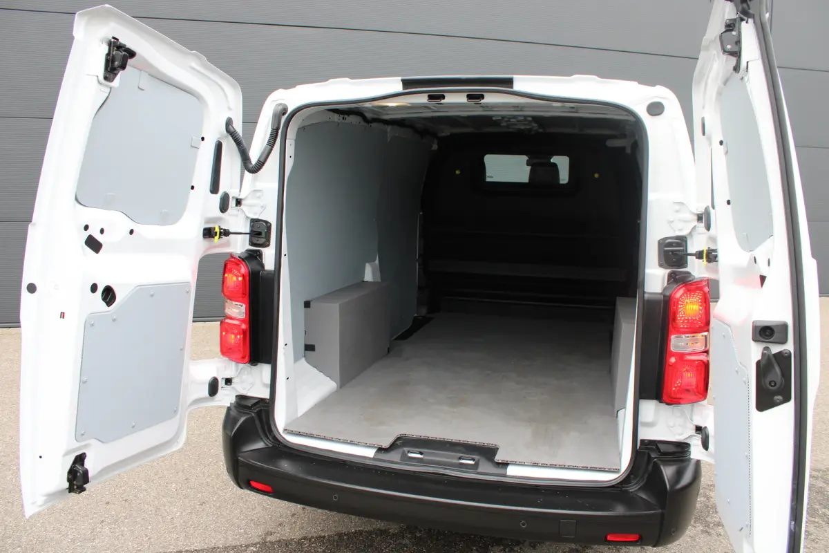 EV L3 Long 75 kWh | L3 Long | Fase 3 laden | SOH 100% | Nieuw model | 3-Zits | Navigatie | Camera |