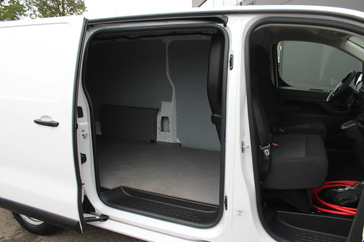 EV L3 Long 75 kWh | L3 Long | Fase 3 laden | SOH 100% | Nieuw model | 3-Zits | Navigatie | Camera |