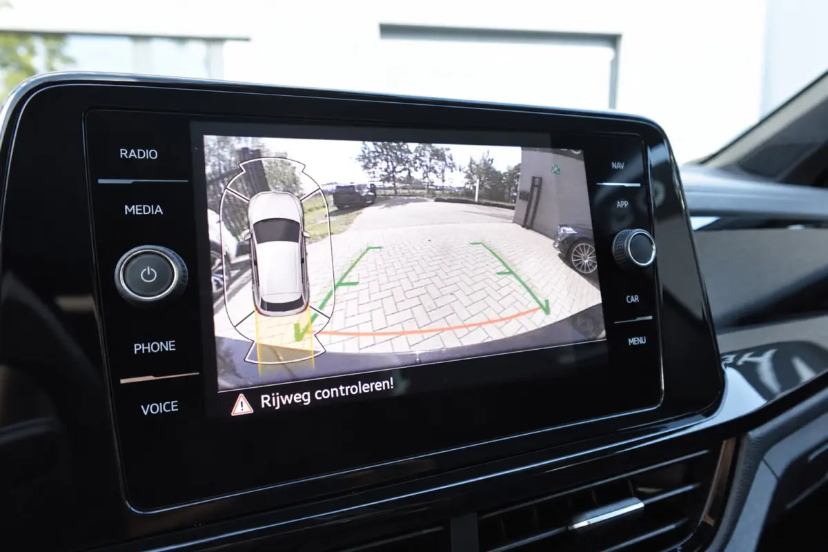 1.5 TSI R-Line PANO KEYLESS CAM