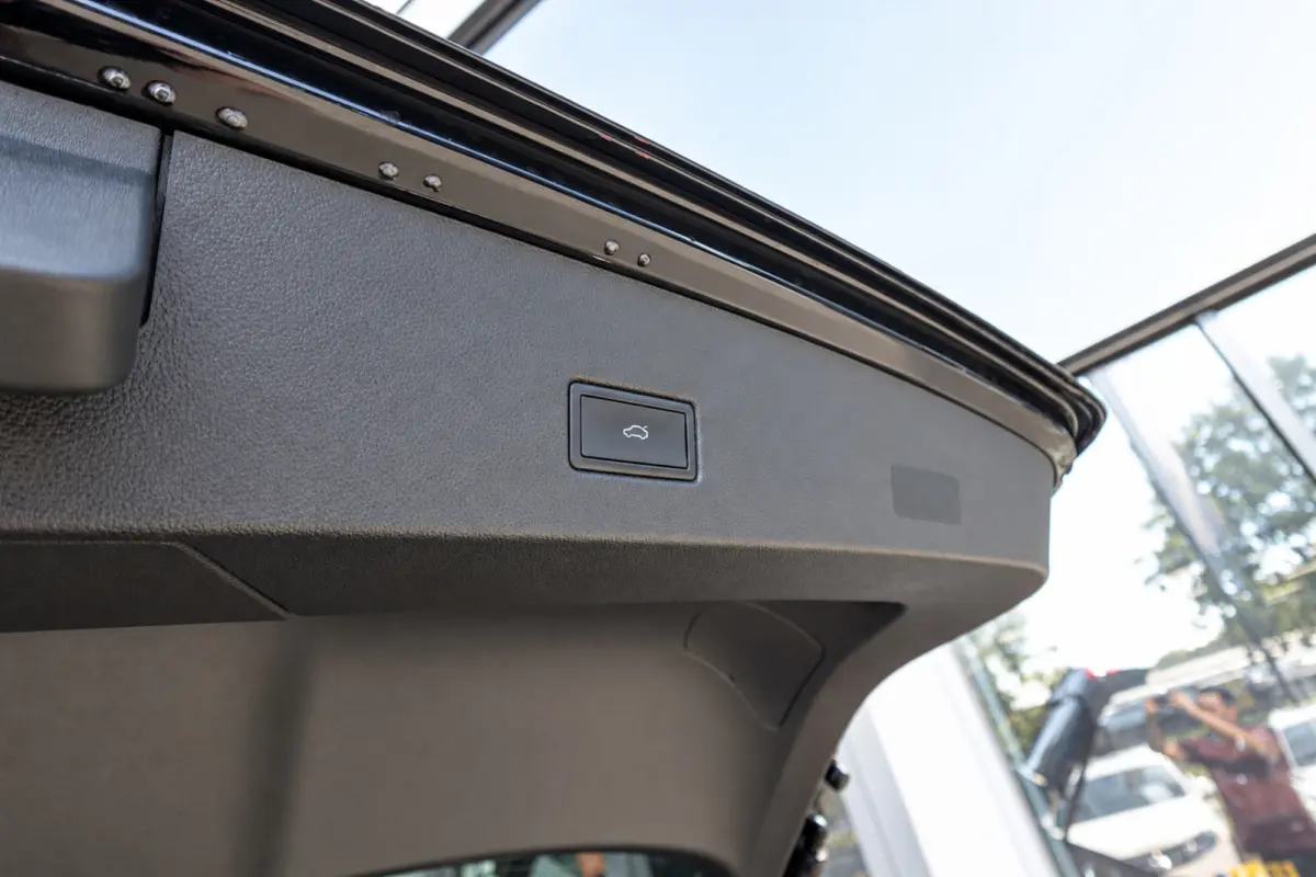 1.5 TSI R-Line PANO KEYLESS CAM
