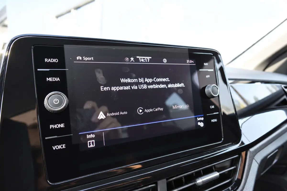 1.5 TSI R-Line PANO KEYLESS CAM
