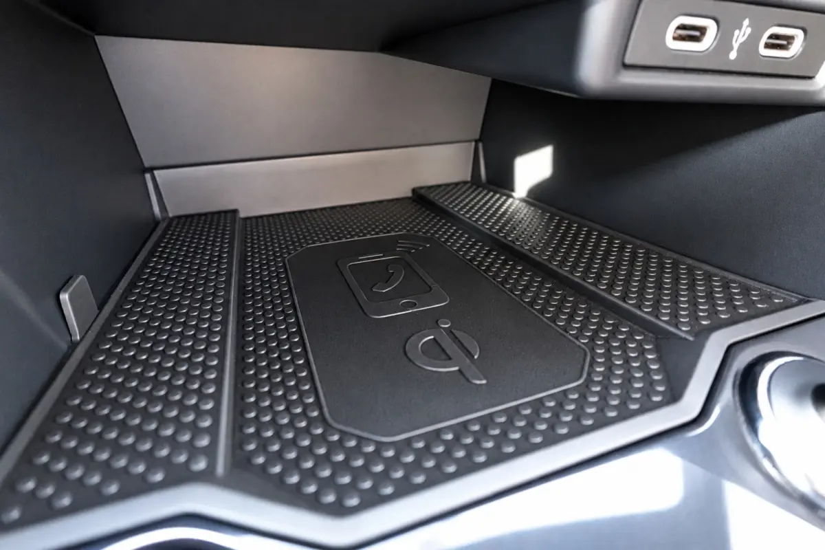 1.5 TSI R-Line PANO KEYLESS CAM