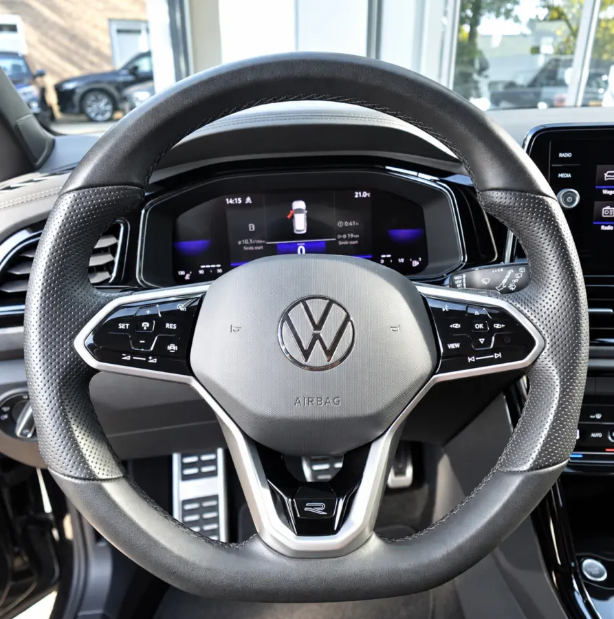1.5 TSI R-Line PANO KEYLESS CAM
