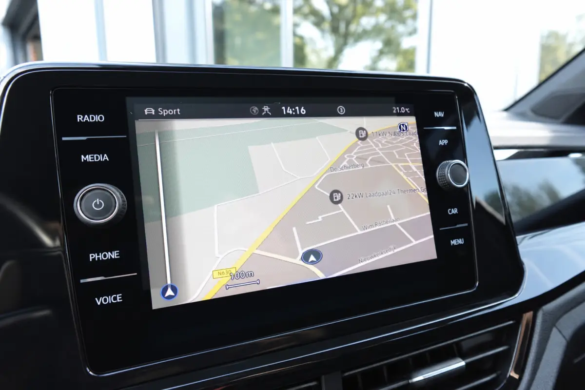 1.5 TSI R-Line PANO KEYLESS CAM