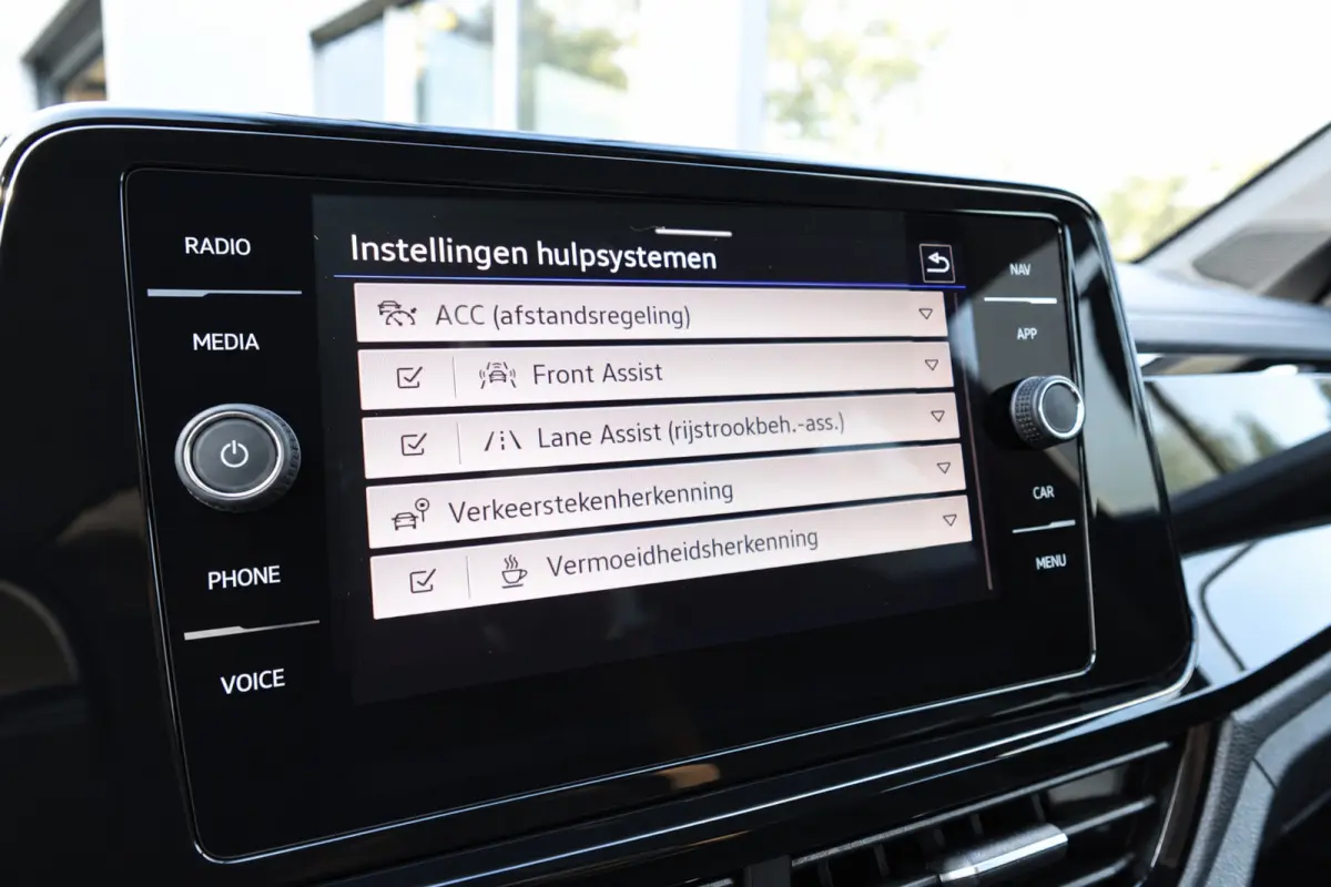 1.5 TSI R-Line PANO KEYLESS CAM