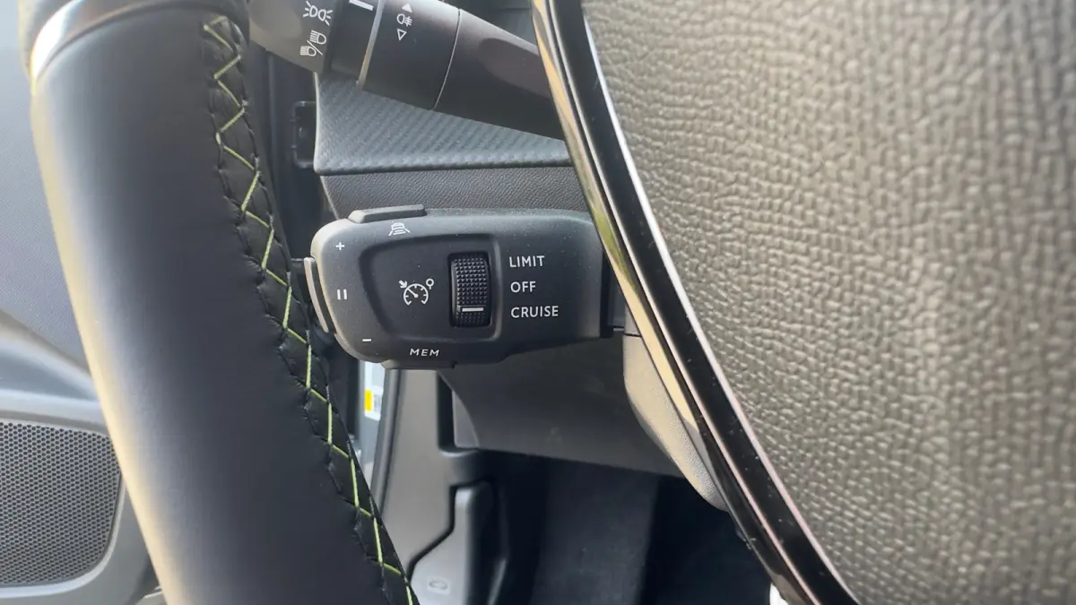 EV GT Avantage 54 kWh | Alcantara | Camera | Apple Carplay/Android Auto | Navigatie | Stoelverwarming | Adaptieve Cruise | | Achterbank in delen neerklapbaar | Achteruitrijcamera | Adaptieve