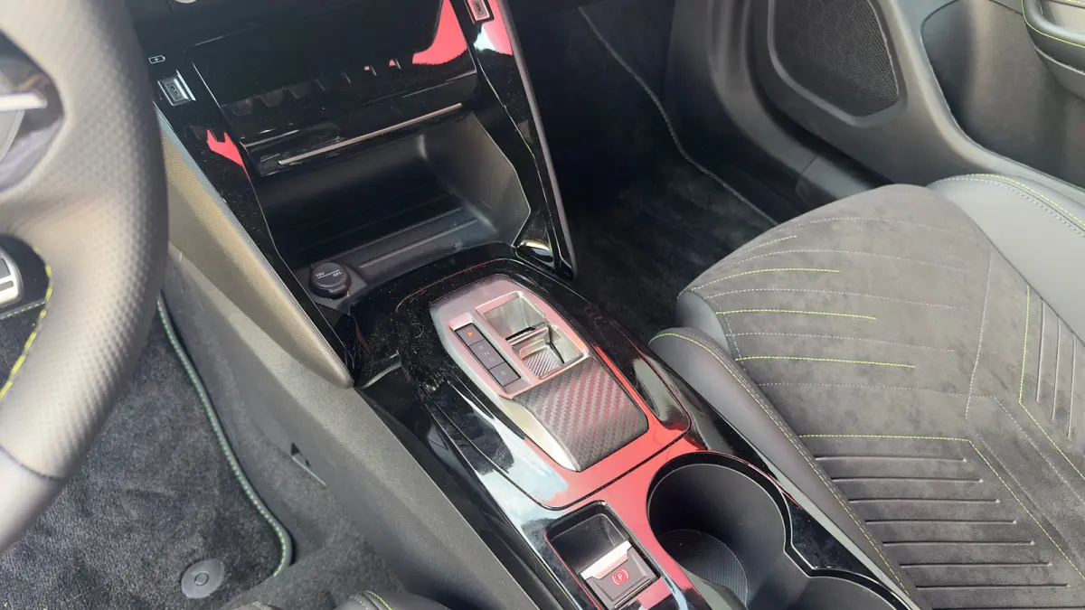 EV GT Avantage 54 kWh | Alcantara | Camera | Apple Carplay/Android Auto | Navigatie | Stoelverwarming | Adaptieve Cruise | | Achterbank in delen neerklapbaar | Achteruitrijcamera | Adaptieve