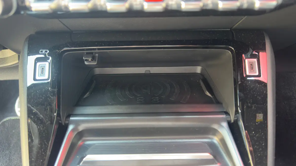 EV GT Avantage 54 kWh | Alcantara | Camera | Apple Carplay/Android Auto | Navigatie | Stoelverwarming | Adaptieve Cruise | | Achterbank in delen neerklapbaar | Achteruitrijcamera | Adaptieve