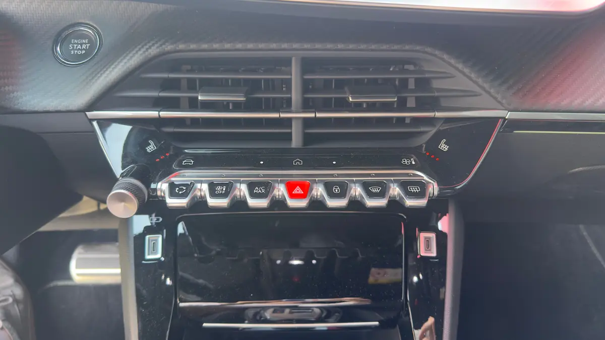 EV GT Avantage 54 kWh | Alcantara | Camera | Apple Carplay/Android Auto | Navigatie | Stoelverwarming | Adaptieve Cruise | | Achterbank in delen neerklapbaar | Achteruitrijcamera | Adaptieve