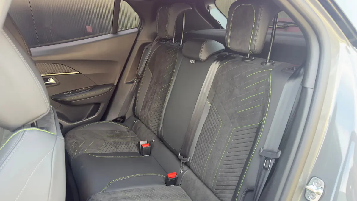 EV GT Avantage 54 kWh | Alcantara | Camera | Apple Carplay/Android Auto | Navigatie | Stoelverwarming | Adaptieve Cruise | | Achterbank in delen neerklapbaar | Achteruitrijcamera | Adaptieve