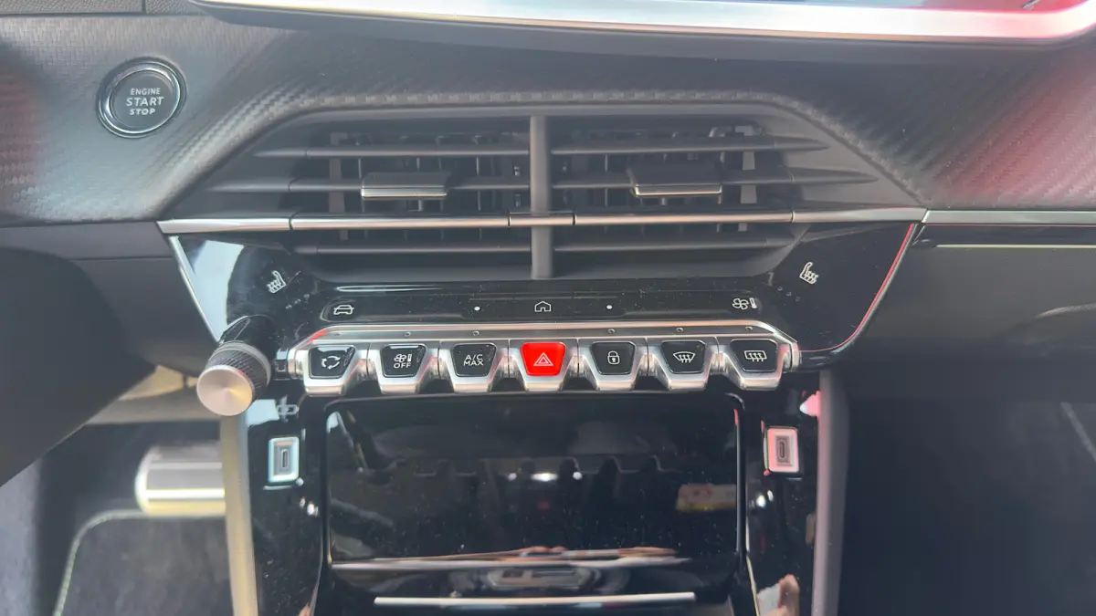 EV GT Avantage 54 kWh | Alcantara | Camera | Apple Carplay/Android Auto | Navigatie | Stoelverwarming | Adaptieve Cruise | | Achterbank in delen neerklapbaar | Achteruitrijcamera | Adaptieve