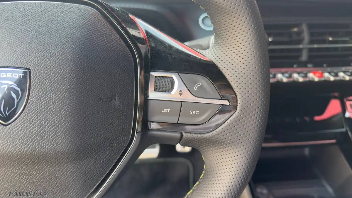 EV GT Avantage 54 kWh | Alcantara | Camera | Apple Carplay/Android Auto | Navigatie | Stoelverwarming | Adaptieve Cruise | | Achterbank in delen neerklapbaar | Achteruitrijcamera | Adaptieve