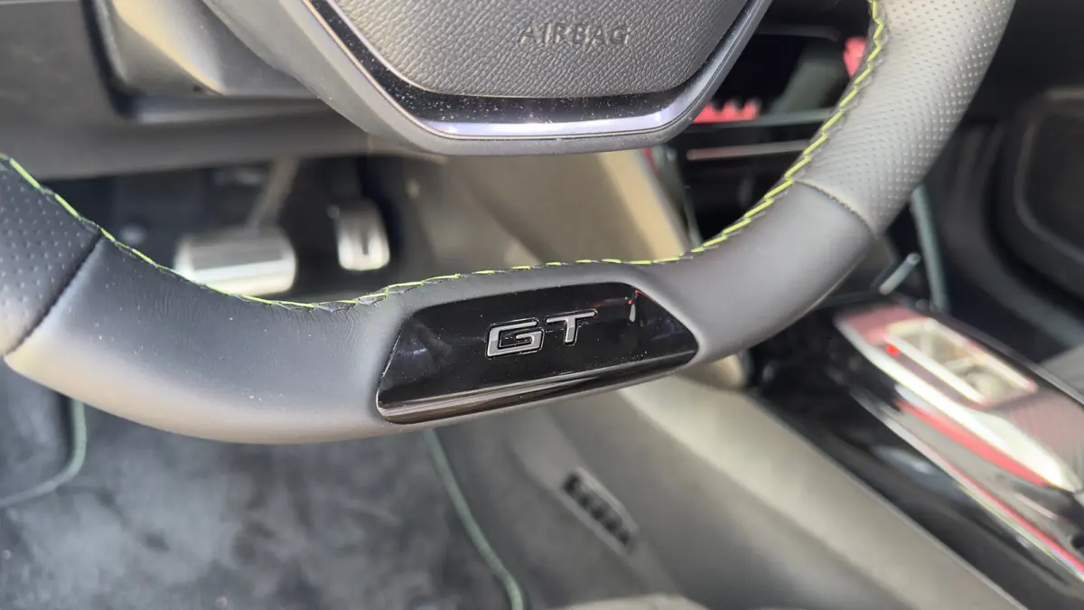 EV GT Avantage 54 kWh | Alcantara | Camera | Apple Carplay/Android Auto | Navigatie | Stoelverwarming | Adaptieve Cruise | | Achterbank in delen neerklapbaar | Achteruitrijcamera | Adaptieve