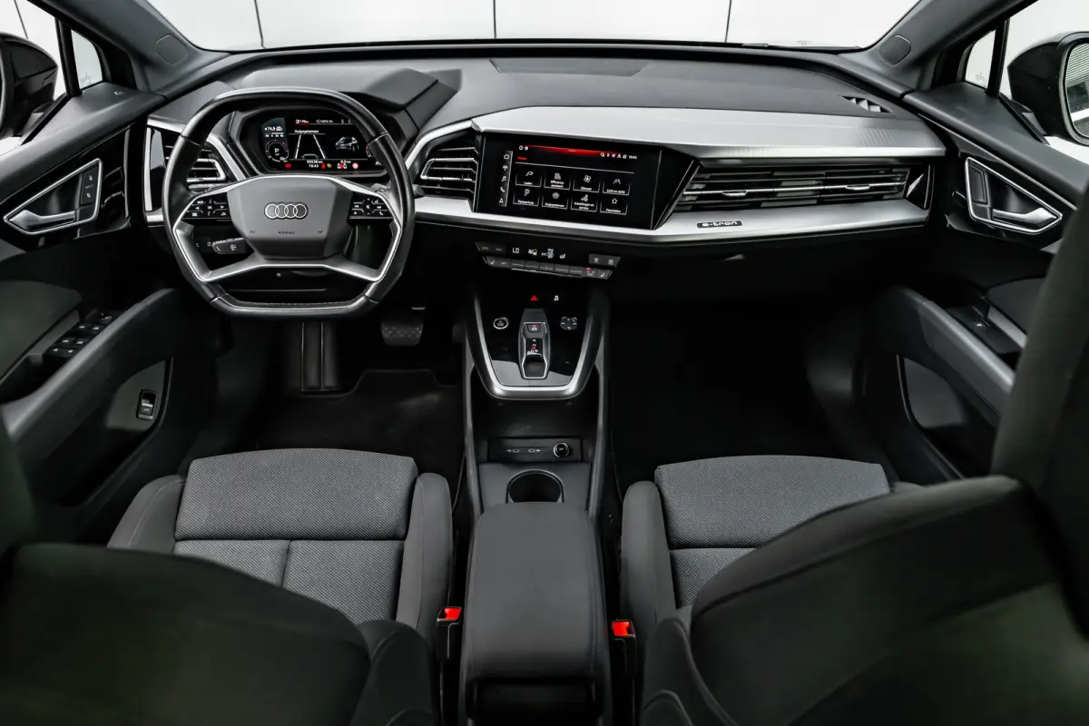 40 Launch edition Advanced Plus 77 kWh 204PK | Trekhaak | Matrix LED Koplampen | Camera Achter | Stoelverw. voor | Apple Carplay\Android Auto