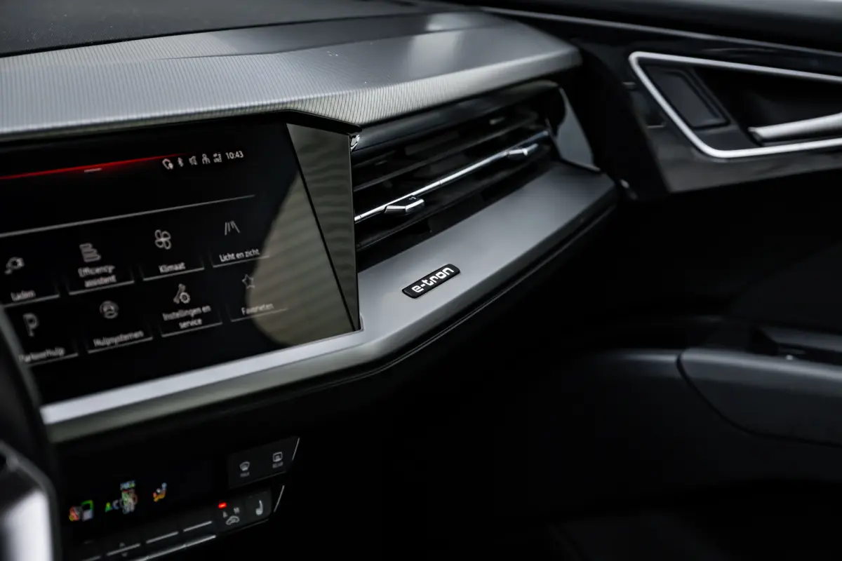40 Launch edition Advanced Plus 77 kWh 204PK | Trekhaak | Matrix LED Koplampen | Camera Achter | Stoelverw. voor | Apple Carplay\Android Auto