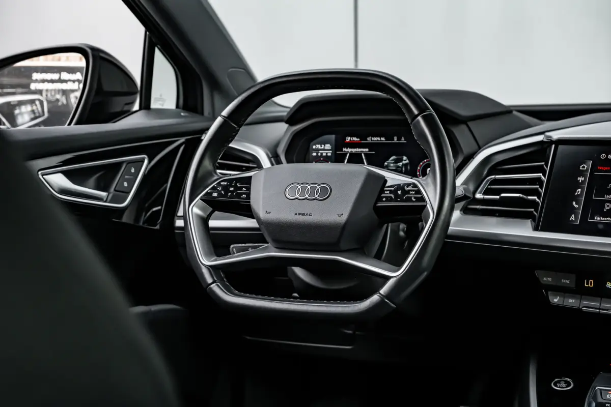 40 Launch edition Advanced Plus 77 kWh 204PK | Trekhaak | Matrix LED Koplampen | Camera Achter | Stoelverw. voor | Apple Carplay\Android Auto