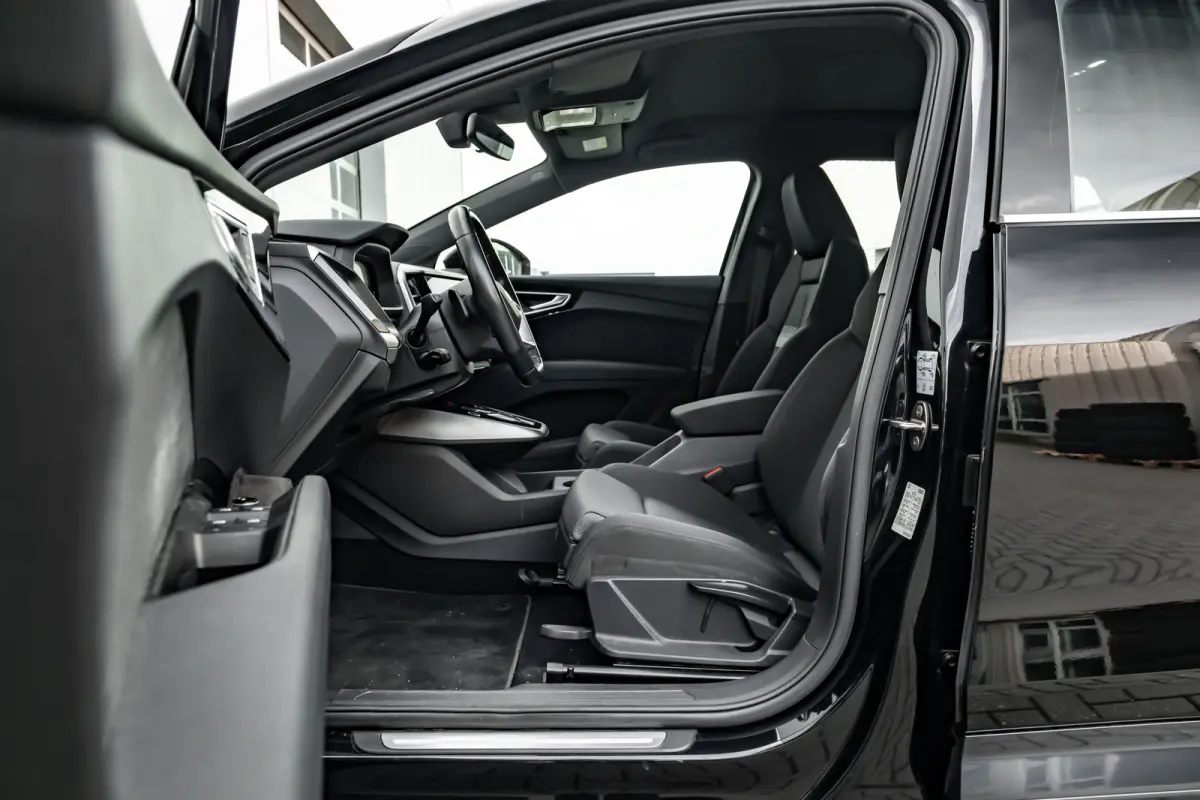 40 Launch edition Advanced Plus 77 kWh 204PK | Trekhaak | Matrix LED Koplampen | Camera Achter | Stoelverw. voor | Apple Carplay\Android Auto
