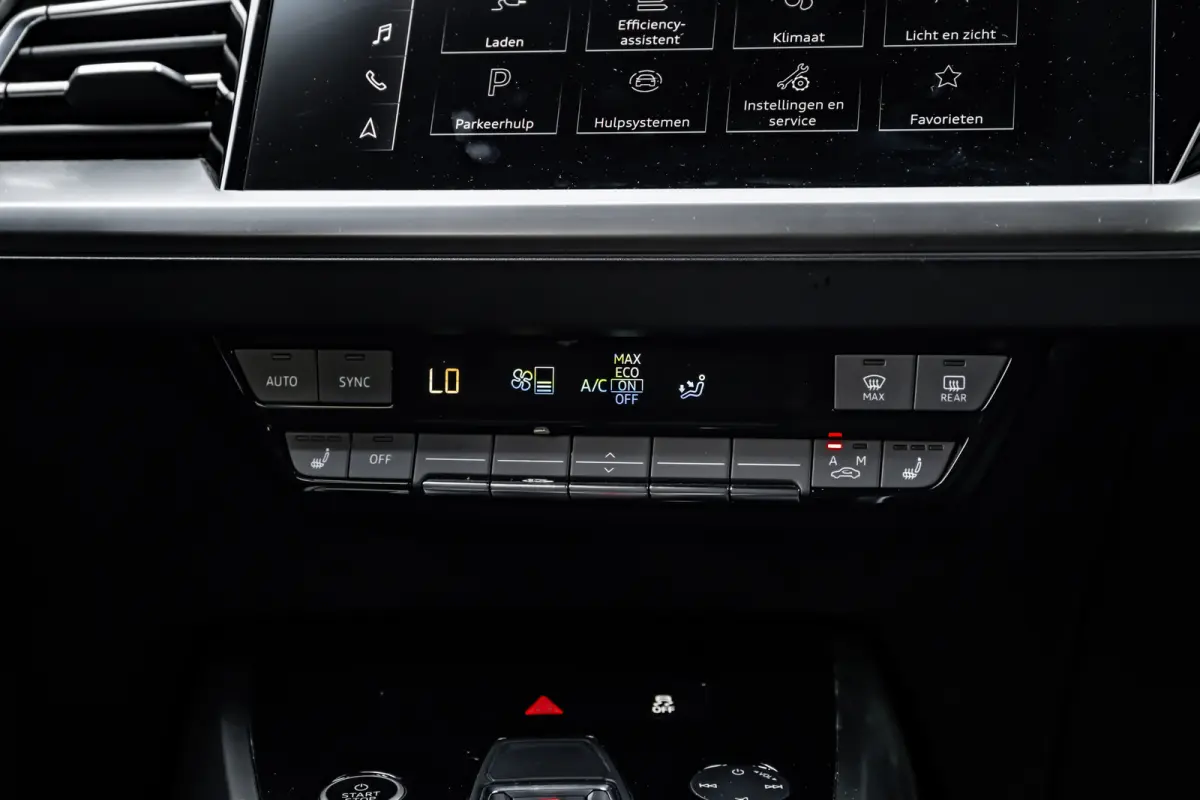 40 Launch edition Advanced Plus 77 kWh 204PK | Trekhaak | Matrix LED Koplampen | Camera Achter | Stoelverw. voor | Apple Carplay\Android Auto