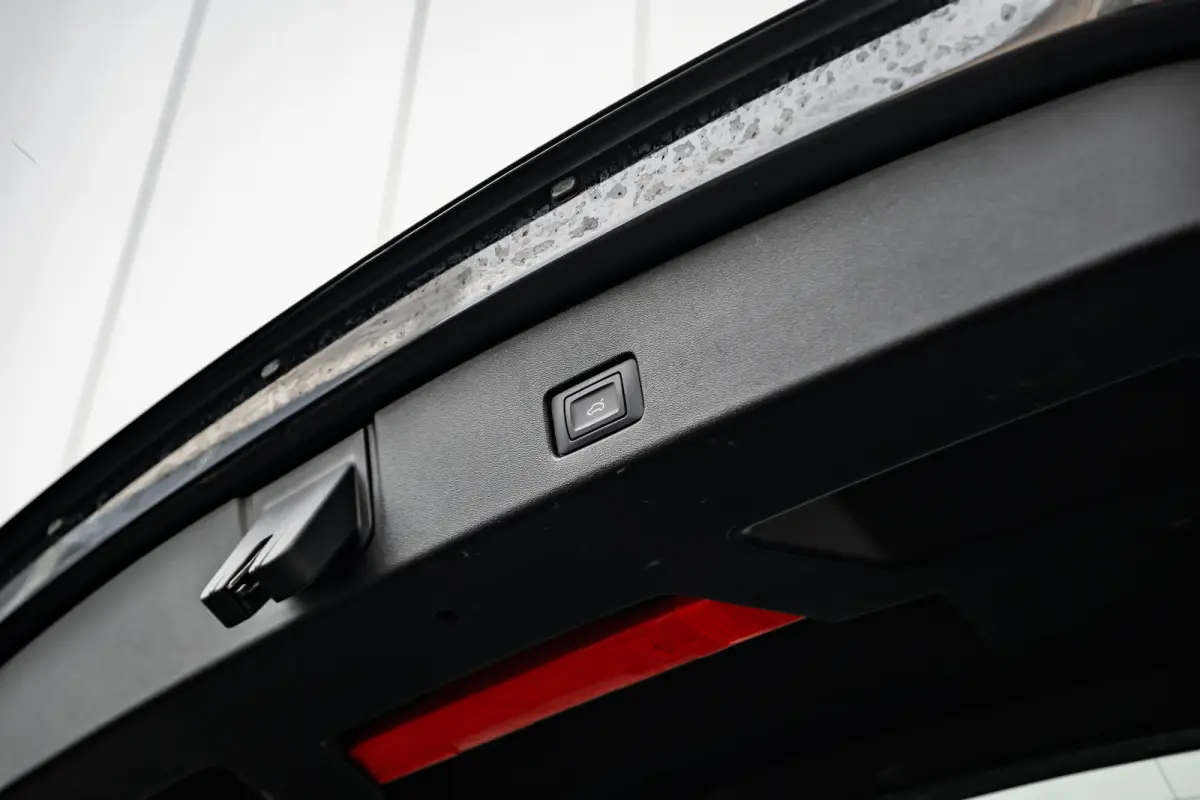 40 Launch edition Advanced Plus 77 kWh 204PK | Trekhaak | Matrix LED Koplampen | Camera Achter | Stoelverw. voor | Apple Carplay\Android Auto