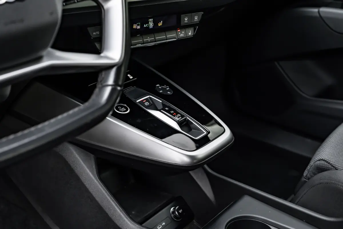 40 Launch edition Advanced Plus 77 kWh 204PK | Trekhaak | Matrix LED Koplampen | Camera Achter | Stoelverw. voor | Apple Carplay\Android Auto