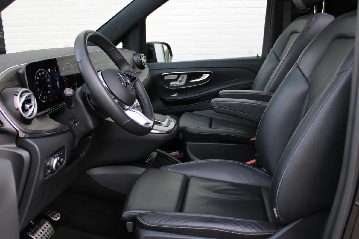 300d / AMG / Exclusive / DC / 4-matic / Luchtvering / Pano / Elec Stoelen / Burmester / Vol Opties / NIEUWSTAAT.