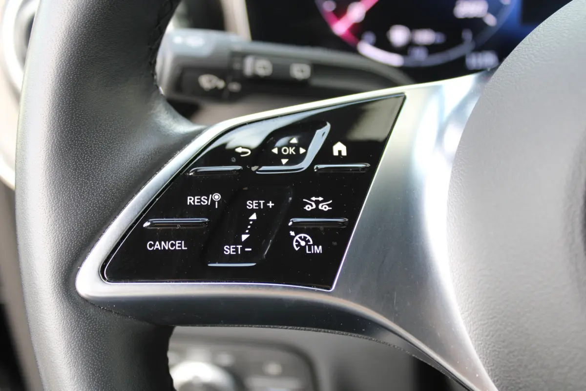 300d / AMG / Exclusive / DC / 4-matic / Luchtvering / Pano / Elec Stoelen / Burmester / Vol Opties / NIEUWSTAAT.