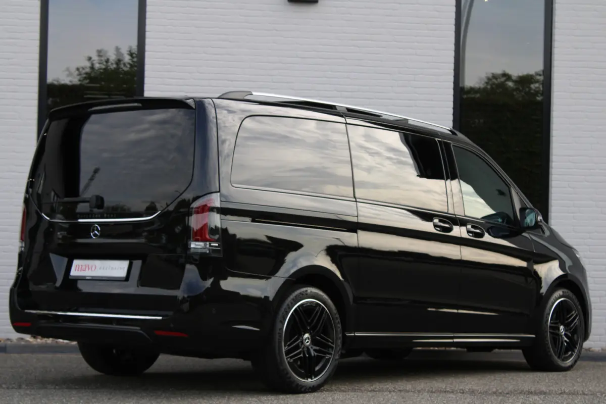 300d / AMG / Exclusive / DC / 4-matic / Luchtvering / Pano / Elec Stoelen / Burmester / Vol Opties / NIEUWSTAAT.