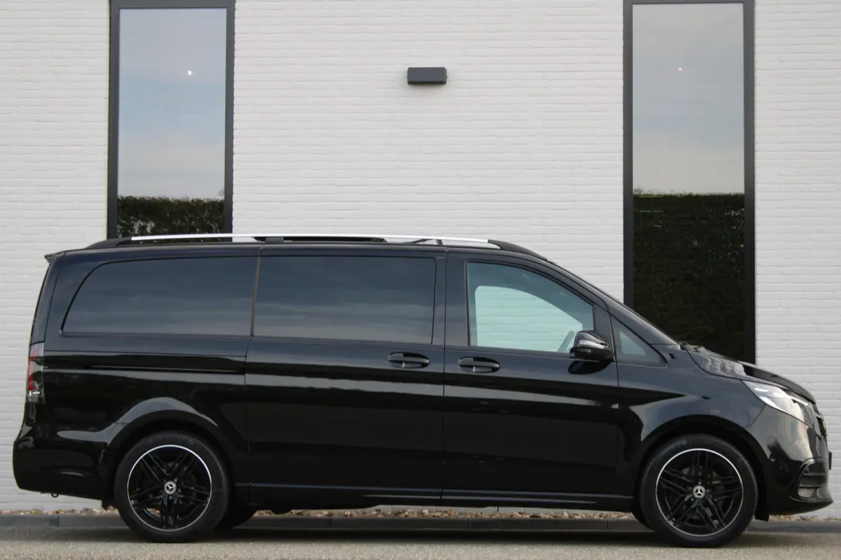 300d / AMG / Exclusive / DC / 4-matic / Luchtvering / Pano / Elec Stoelen / Burmester / Vol Opties / NIEUWSTAAT.