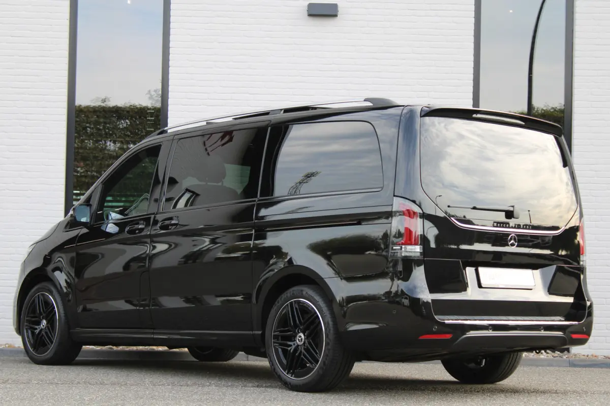 300d / AMG / Exclusive / DC / 4-matic / Luchtvering / Pano / Elec Stoelen / Burmester / Vol Opties / NIEUWSTAAT.