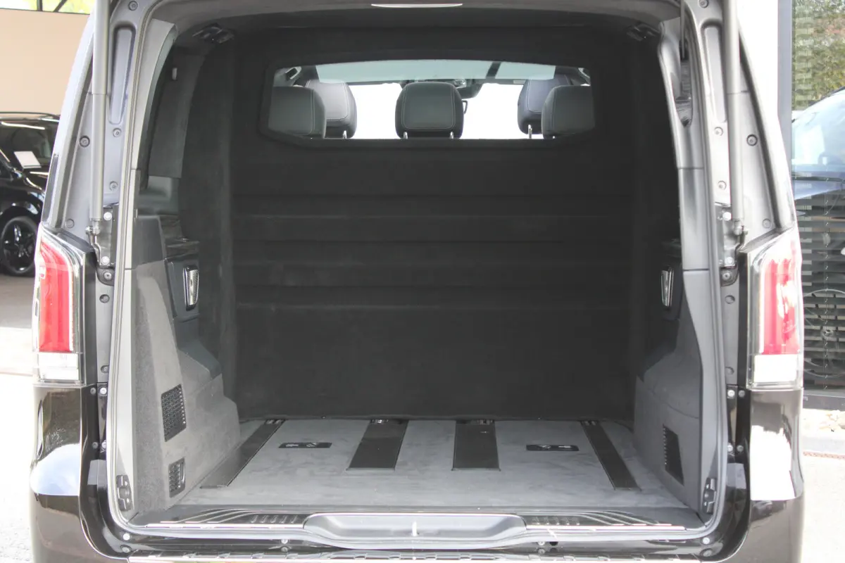 300d / AMG / Exclusive / DC / 4-matic / Luchtvering / Pano / Elec Stoelen / Burmester / Vol Opties / NIEUWSTAAT.