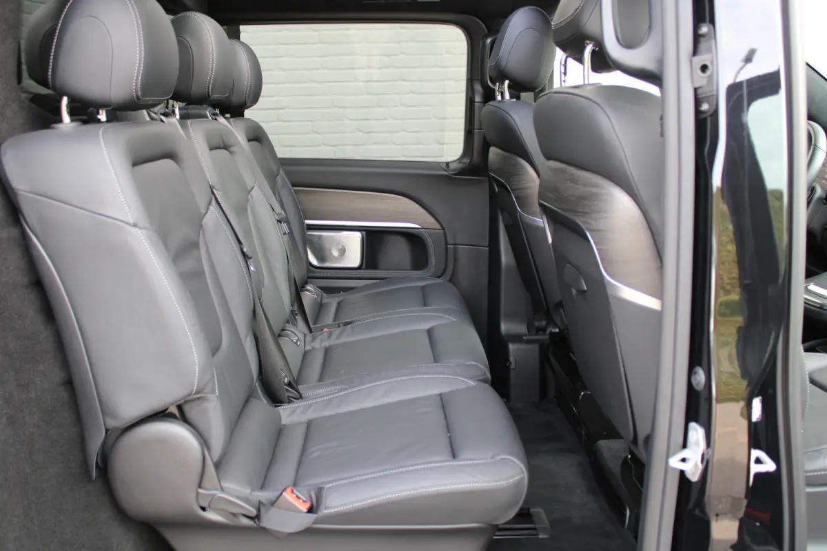 300d / AMG / Exclusive / DC / 4-matic / Luchtvering / Pano / Elec Stoelen / Burmester / Vol Opties / NIEUWSTAAT.
