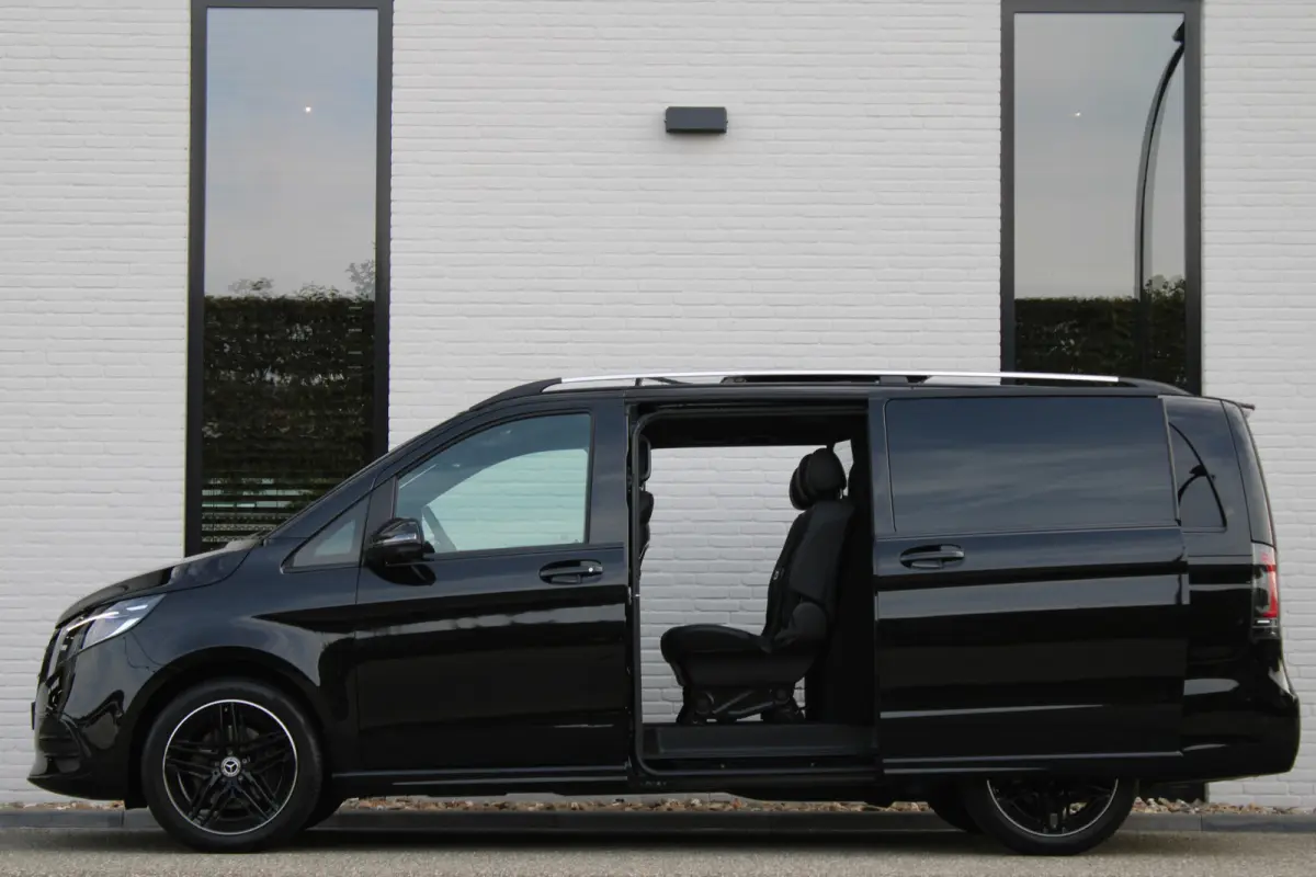 300d / AMG / Exclusive / DC / 4-matic / Luchtvering / Pano / Elec Stoelen / Burmester / Vol Opties / NIEUWSTAAT.