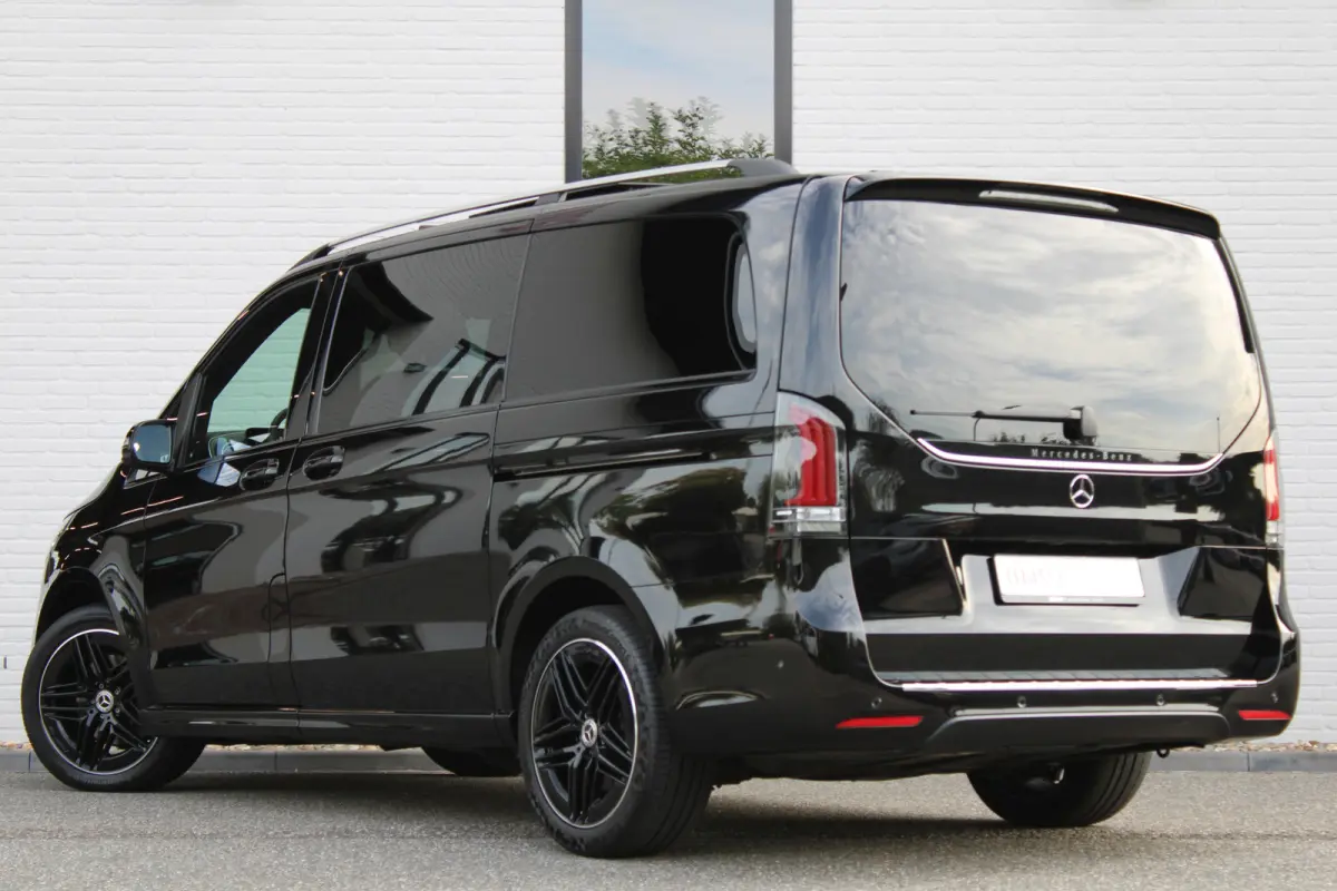 300d / AMG / Exclusive / DC / 4-matic / Luchtvering / Pano / Elec Stoelen / Burmester / Vol Opties / NIEUWSTAAT.
