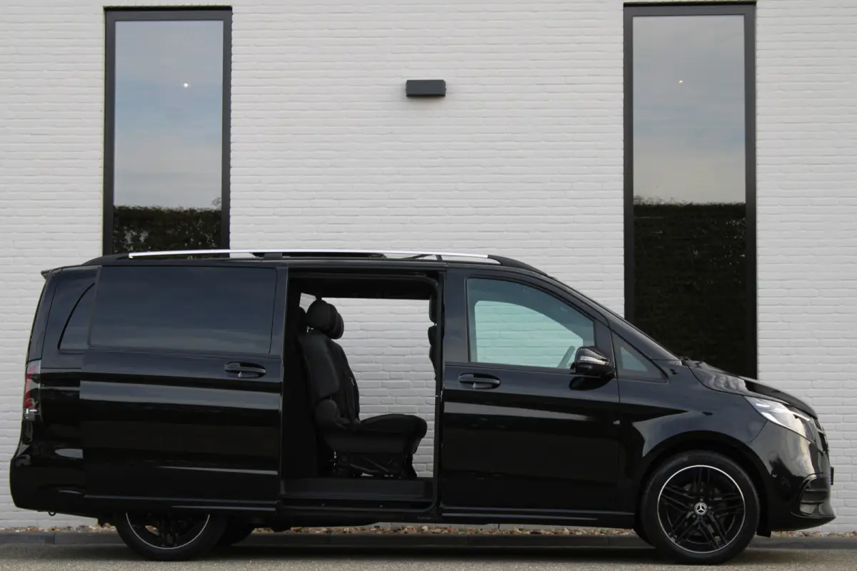 300d / AMG / Exclusive / DC / 4-matic / Luchtvering / Pano / Elec Stoelen / Burmester / Vol Opties / NIEUWSTAAT.
