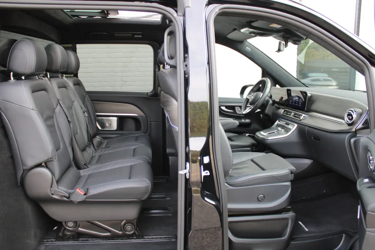 300d / AMG / Exclusive / DC / 4-matic / Luchtvering / Pano / Elec Stoelen / Burmester / Vol Opties / NIEUWSTAAT.