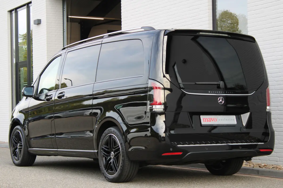 300d / AMG / Exclusive / DC / 4-matic / Luchtvering / Pano / Elec Stoelen / Burmester / Vol Opties / NIEUWSTAAT.