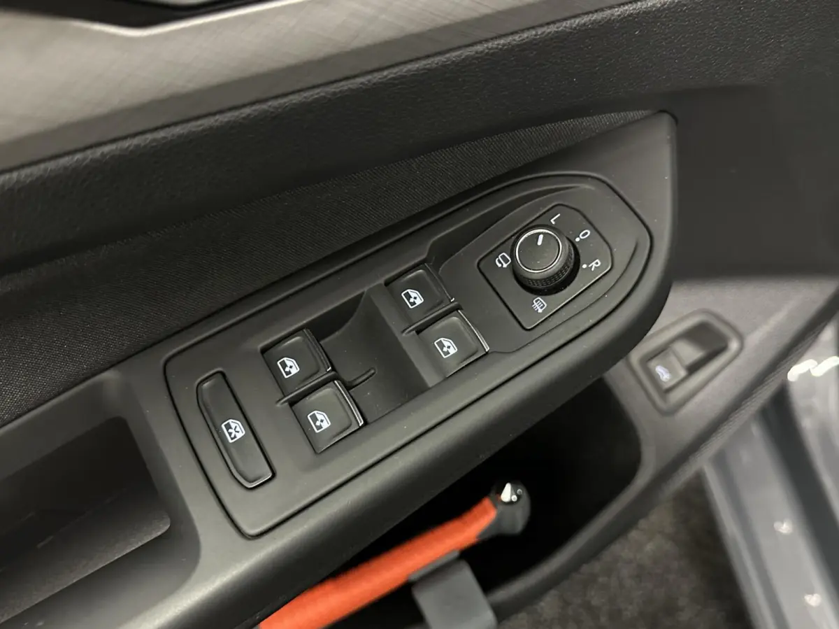 1.5 eTSI Life Business CARPLAY NAVI ADAPTIEF CRUISE LM ECC.