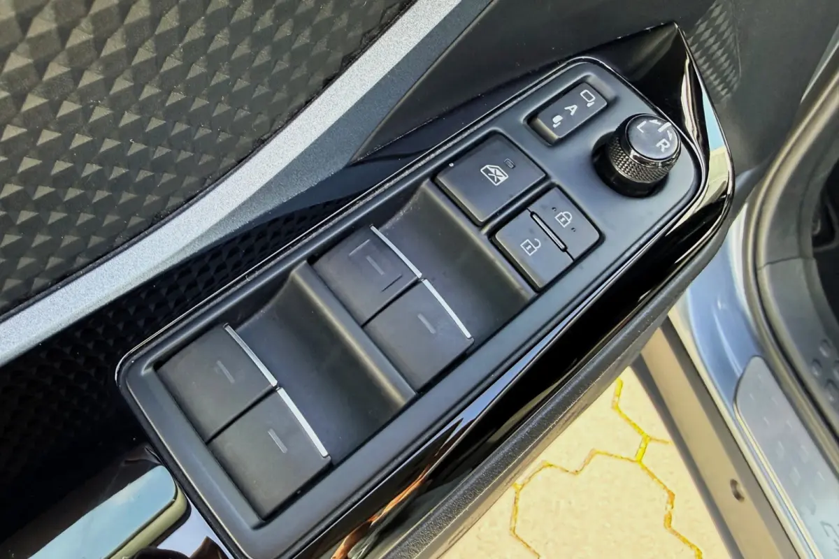 1.8 Hybrid Dynamic LED ACC CAMERA KEYLESS